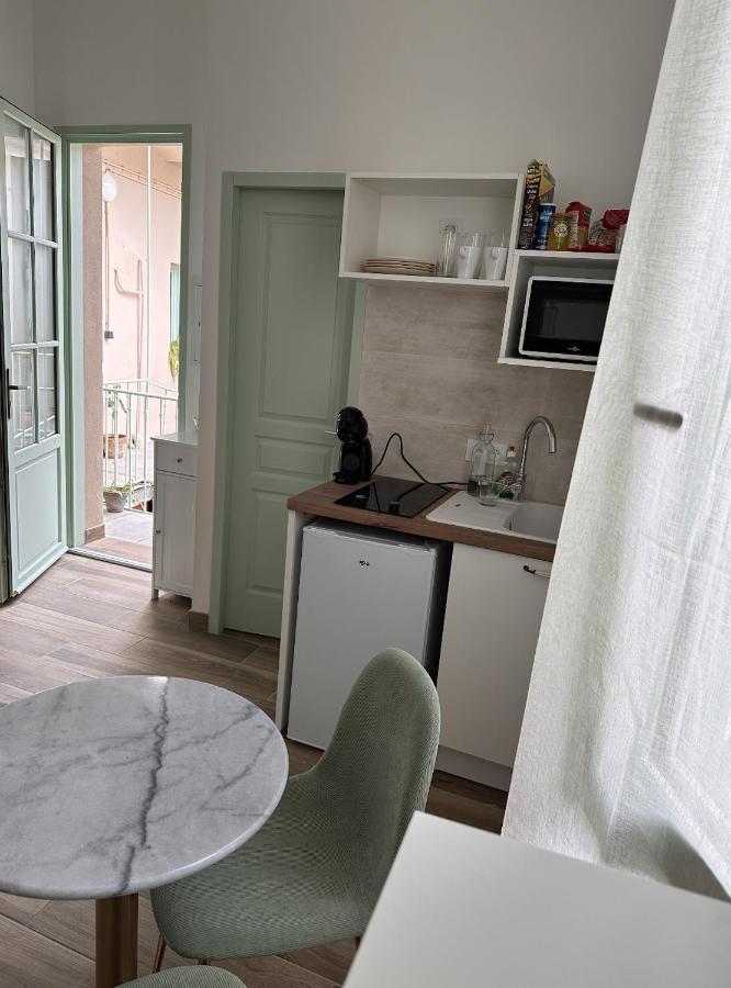 ニームLe Petit Provencalアパートメント エクステリア 写真