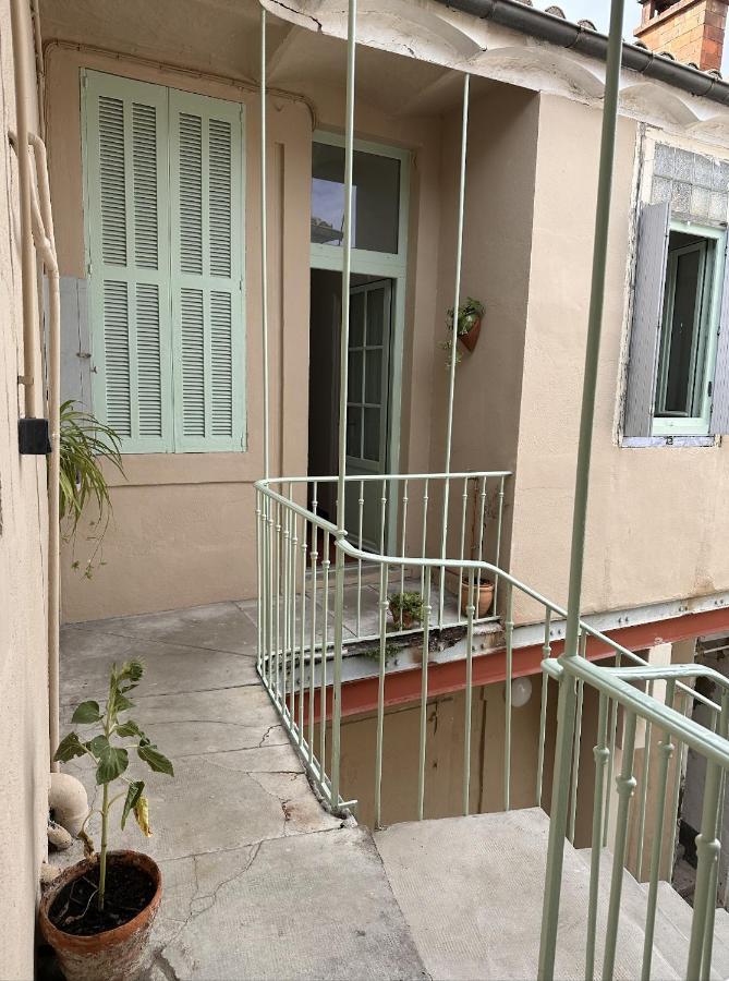 ニームLe Petit Provencalアパートメント エクステリア 写真